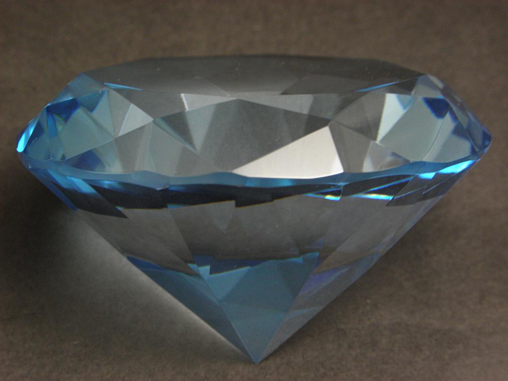 Krištáľový diamant veľký azúrový 